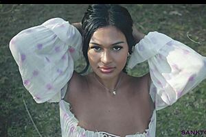 sanktor shows off her huge curvy tits