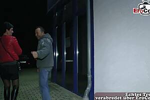 Arrogante deutsche hausfrau wird zum sex überredet