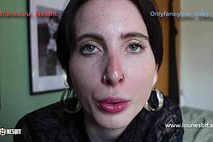 Deine Stiefmutter Macht Dich Zur Sissy Schlampe Mit Lou Nesbit Und Lia Louise