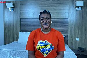 मैंने उसका पॉर्न वीडियो देखा फिर उस मेल मॉडल को उसके बड़े ब्लैक लंड से चोदा, ब्लो जॉब और कनिलिंगस दिया झुके हुए।